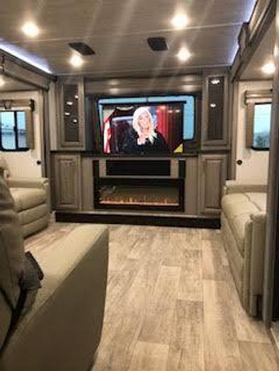 Used 2021 Keystone Montana 3760FL