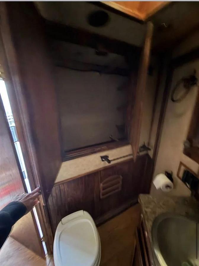 Used 1999 Elite 3 Horse LQ Trailer