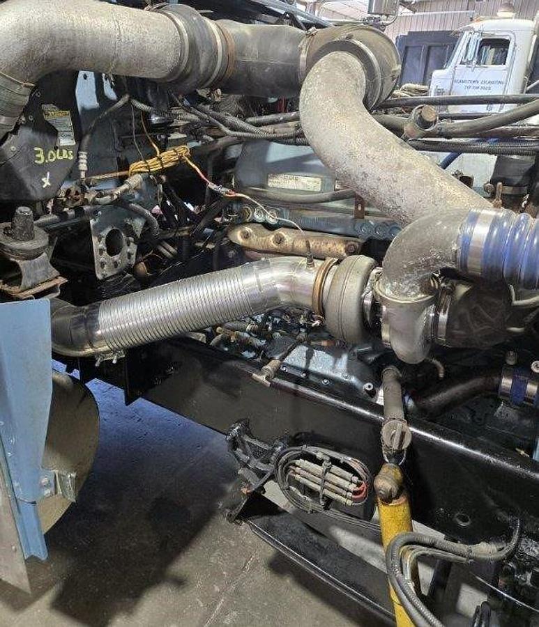 Used 1998 FREIGHTLINER FLD132 CLASSIC XL