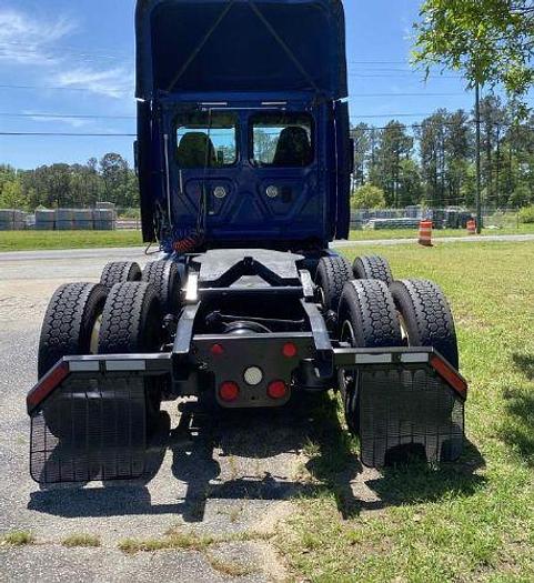 Used 2014 Freightliner CASCADIA 113