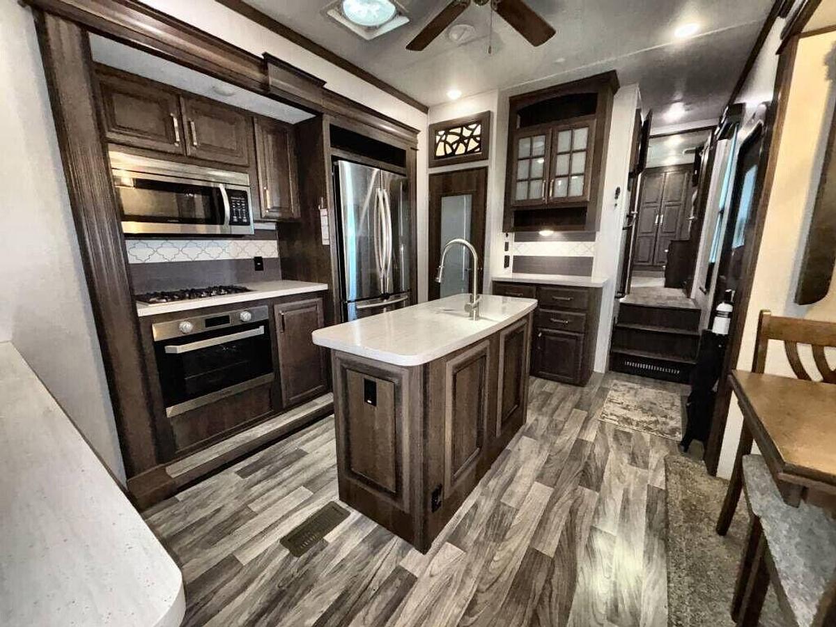 Used 2021 Keystone Alpine 3850RD