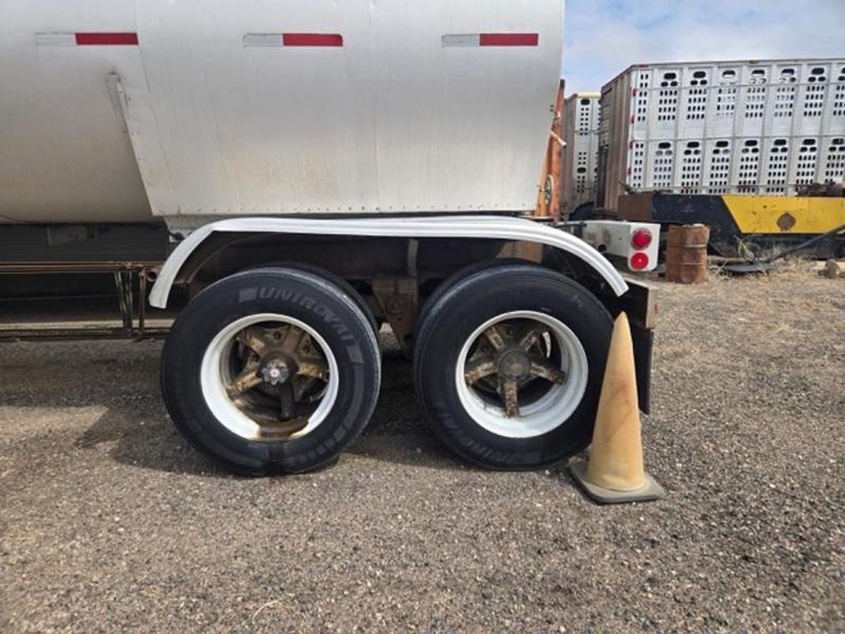 Used 1979 Fruehauf 7,500-Gallon Dot 406 Asphalt Tanker Trailer