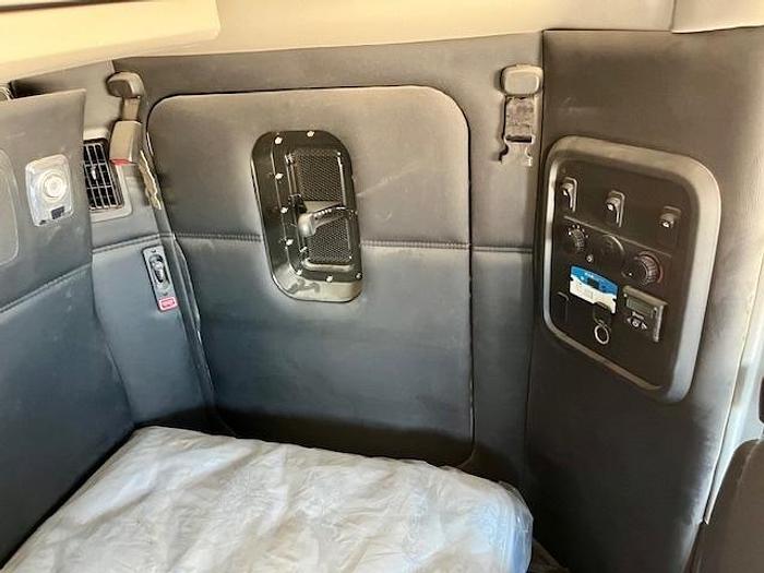 Used 2022 Kenworth T880 Sleeper Semi Truck