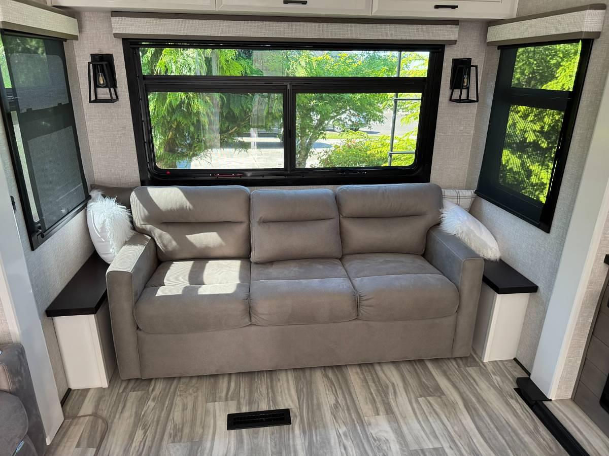 Used 2024 Jayco Pinnacle 38FLS Fifth Wheel