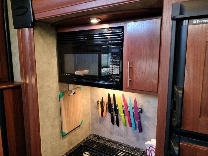 Used 2009 Keystone Fuzion 393