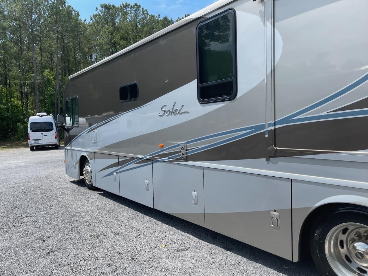 Used 2014 Itasca Solei 38R | Bath & Half | Cummins Diesel | Bunk Beds | Washer & Dryer | Full-Time Ready