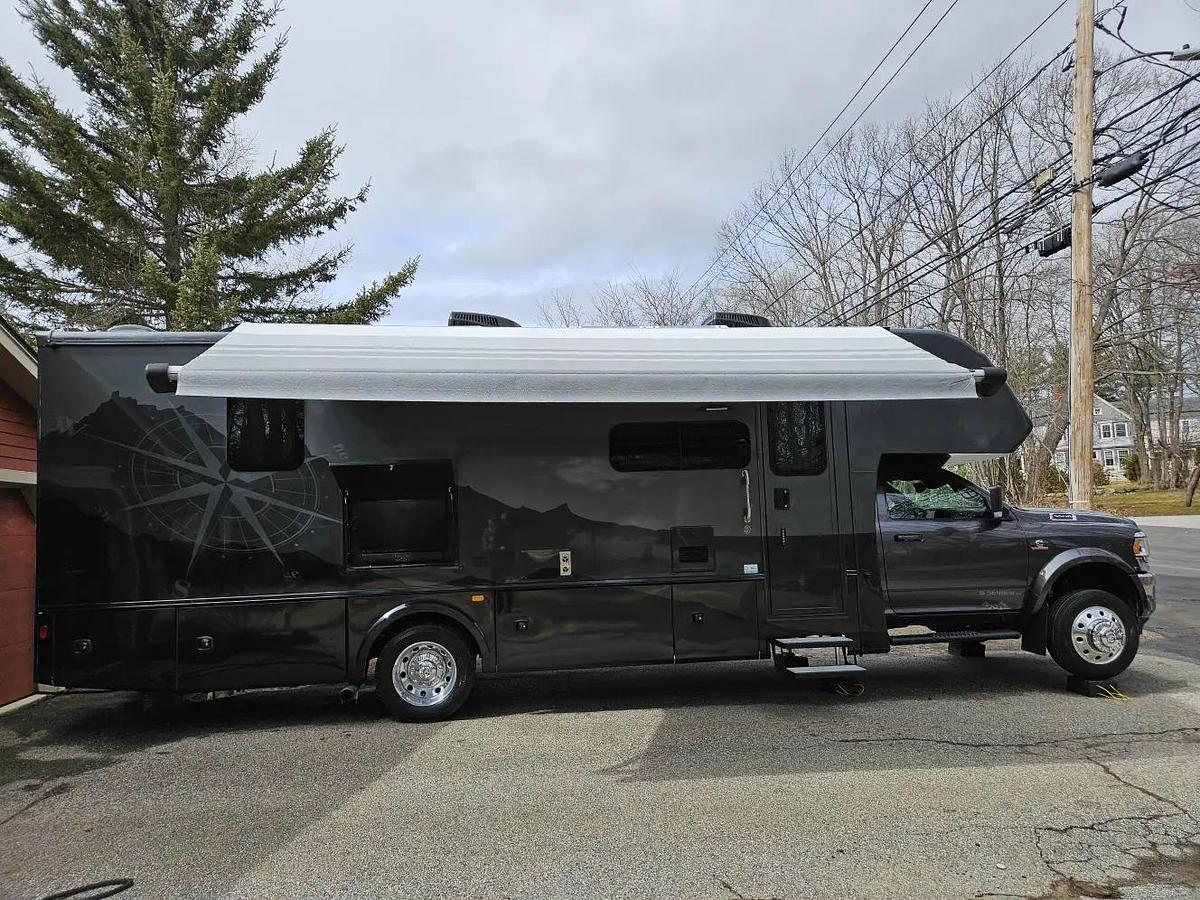 Used 2022 Dynamax Isata 5 30FW