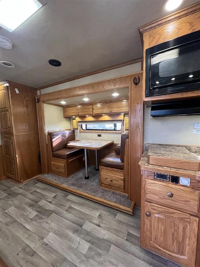 Used 2004 Bloomer 3 Horse