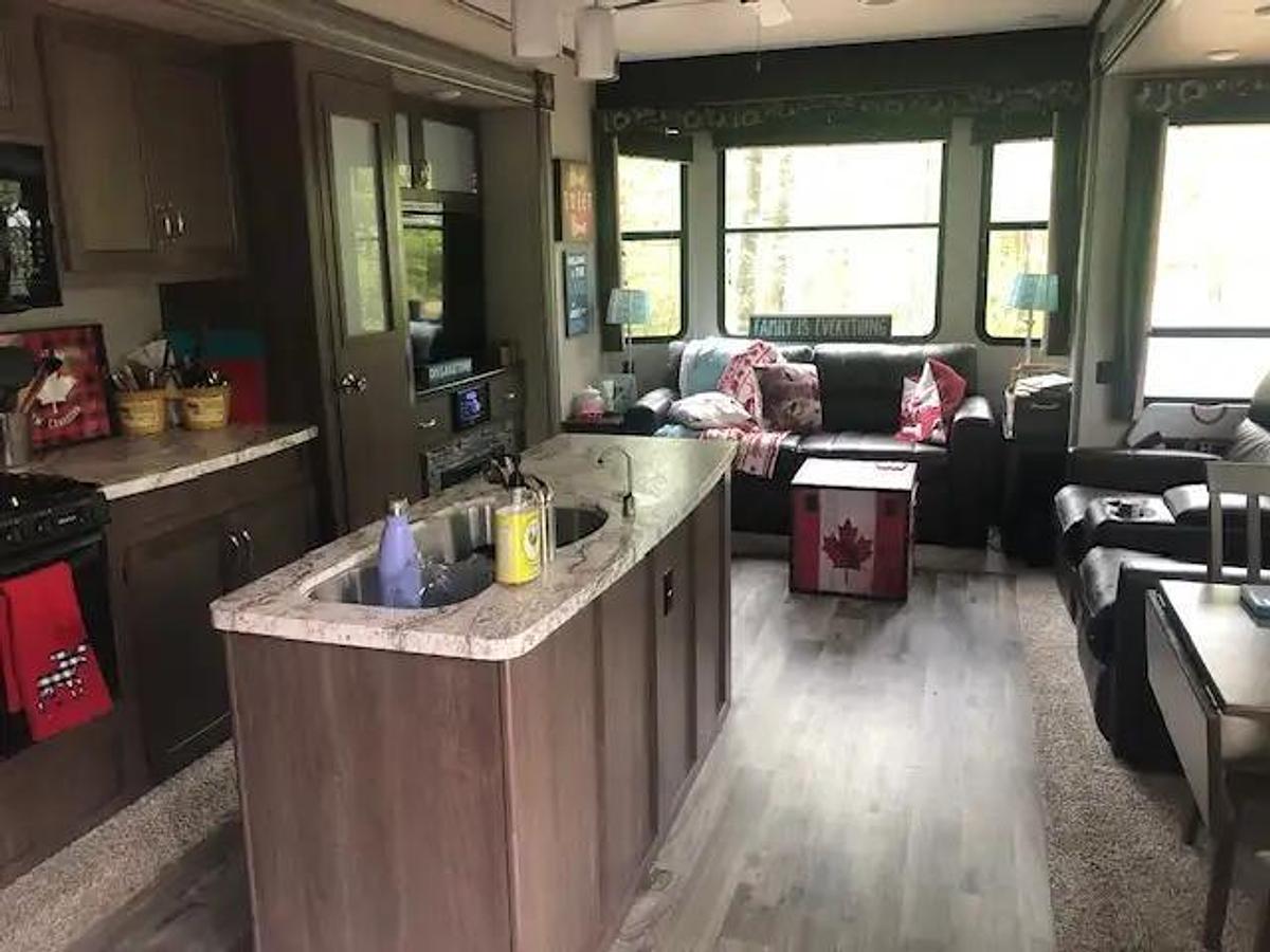 Used 2018 Keystone Retreat 39 LOFT Travel Trailer