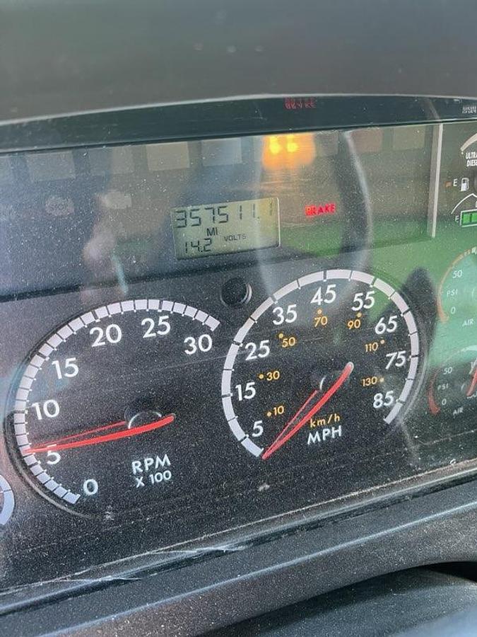 Used 2009 Freightliner Business Class Box Truck