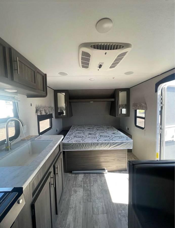 Used 2020 Shasta Oasis 18FQ Travel Trailer