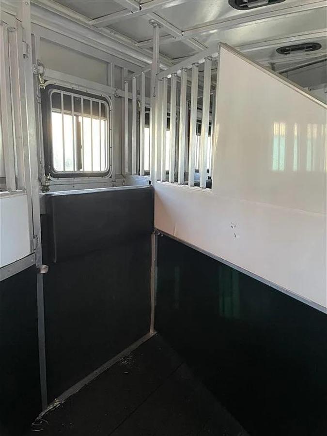 Used 2006 Kiefer Built Evolution 4 Horse