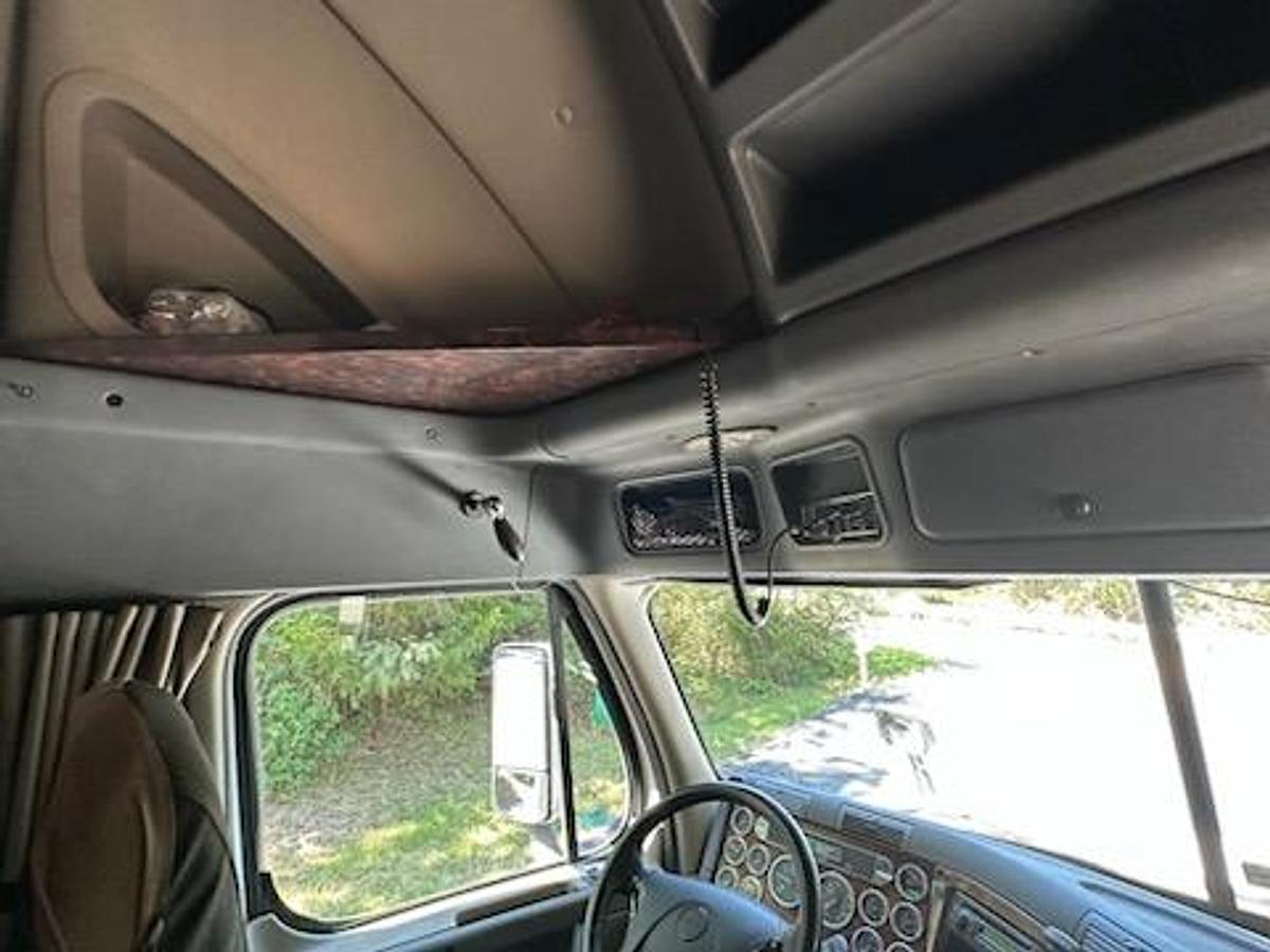 Used 2013 Freightliner Cascadia 125