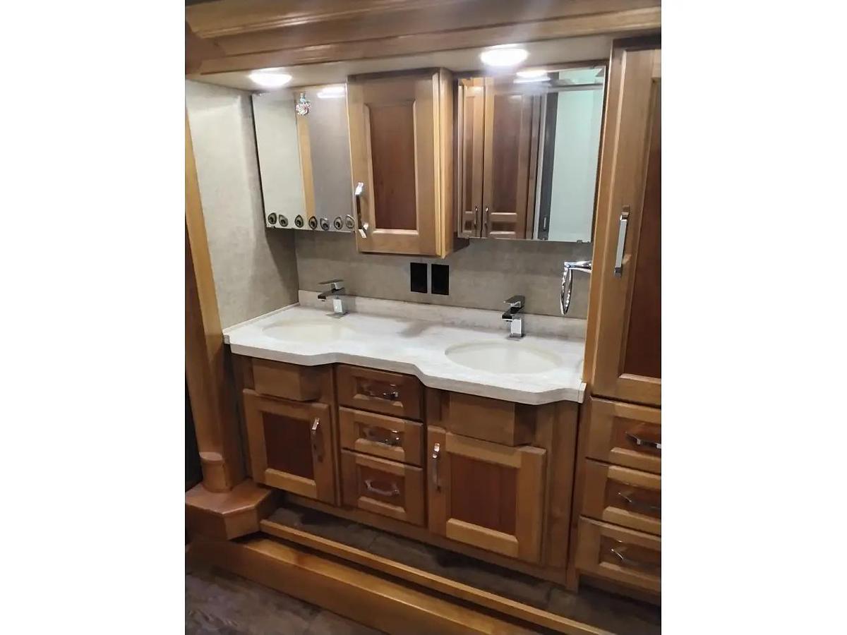 Used 2018 Vanleigh Beacon 39GBB Fifth Wheel