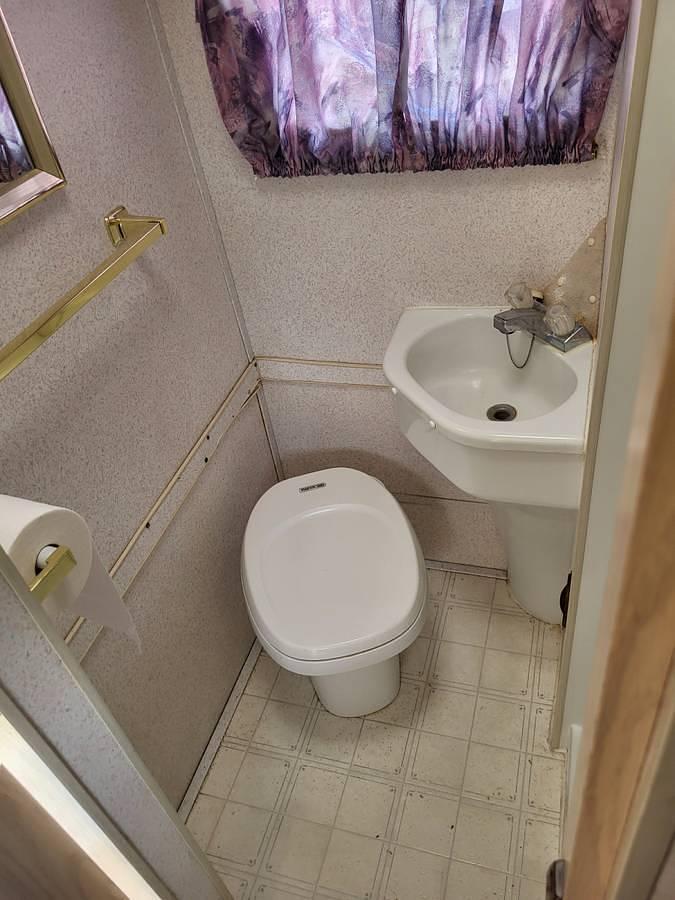 Used 1996 Bigfoot 2500 10’ Pickup Camper