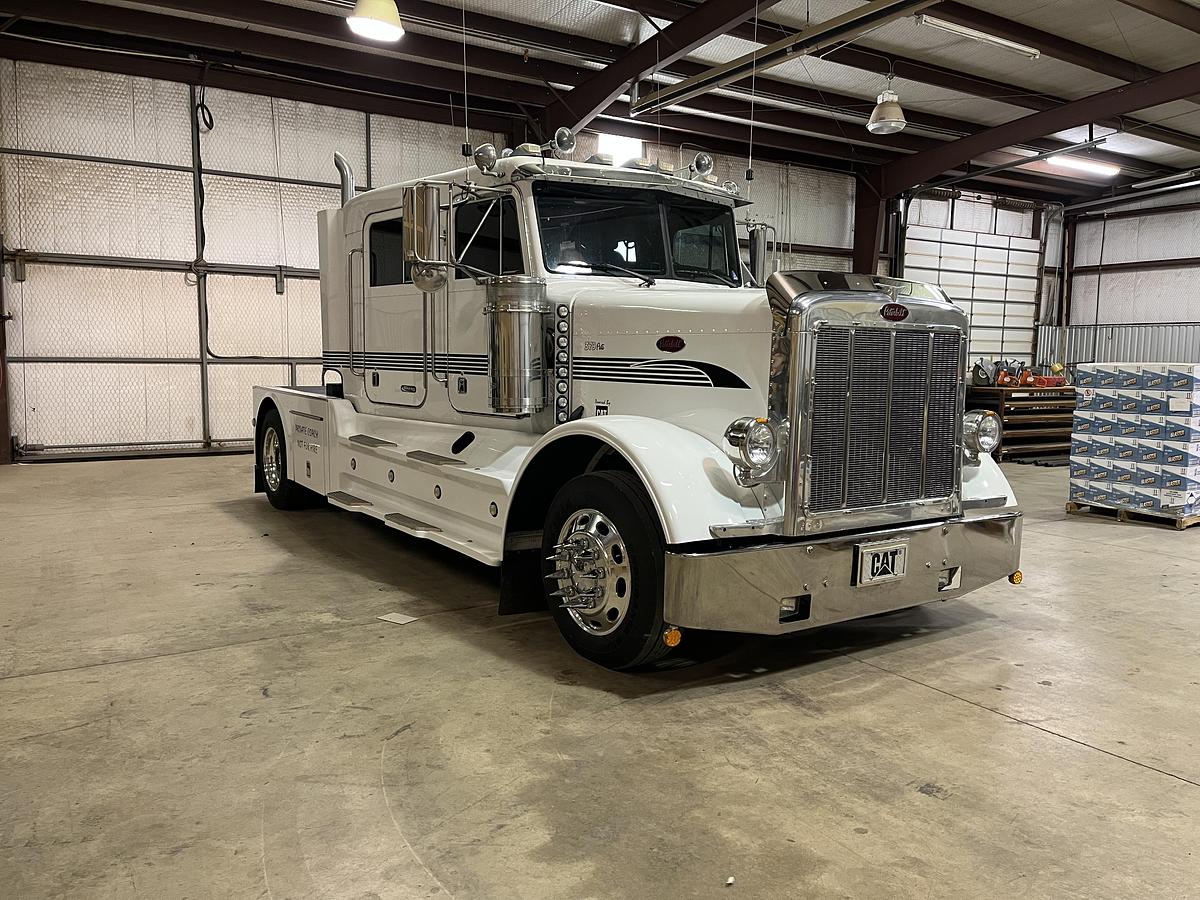 Used 2001 Peterbilt 379 Sleeper Semi Truck