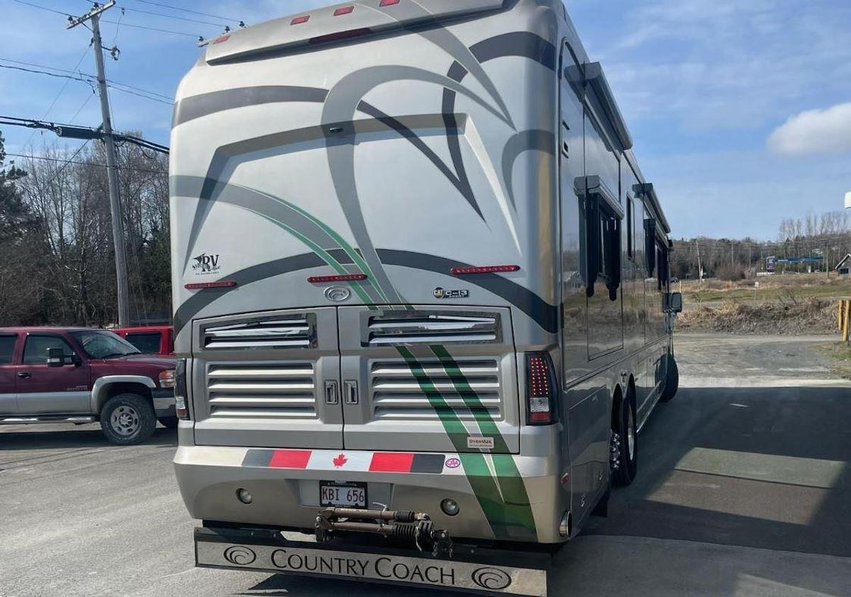 Used 2005 Country Coach Magna 630