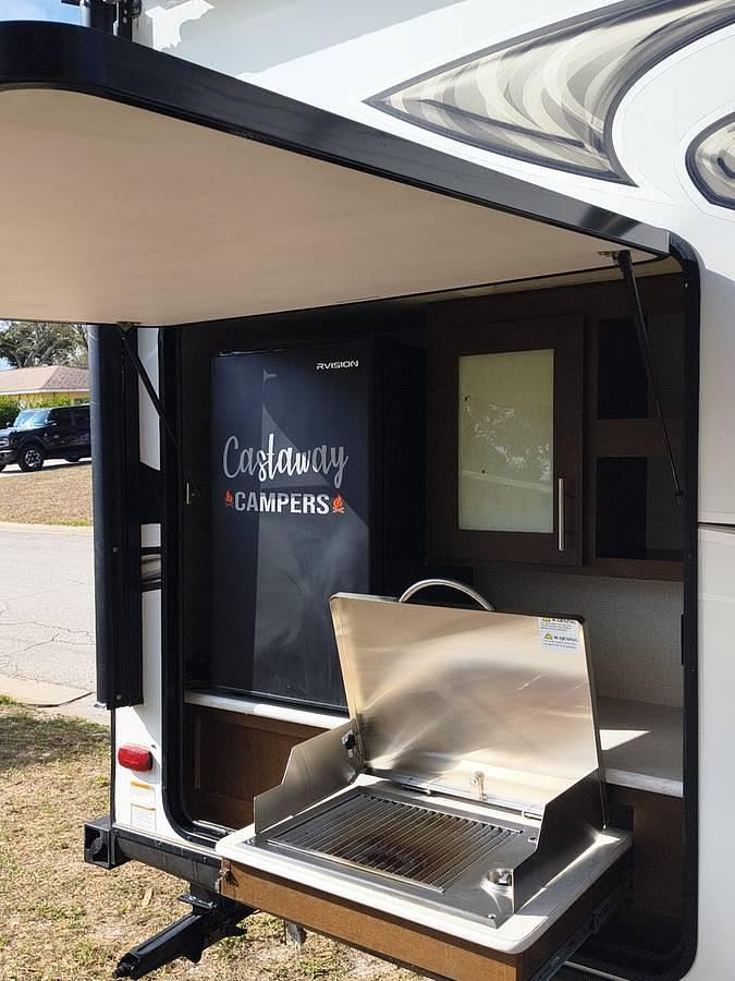 Used 2014 Prime Time Tracer Breeze Travel Trailer