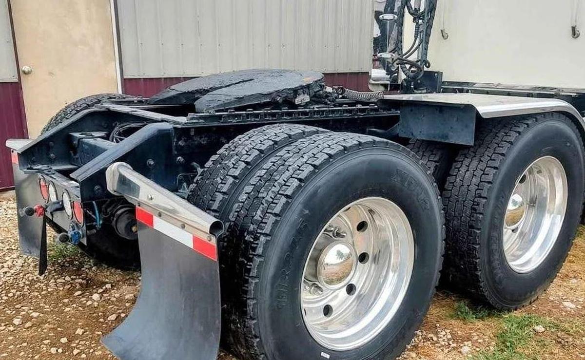 Used 2021 Kenworth T880