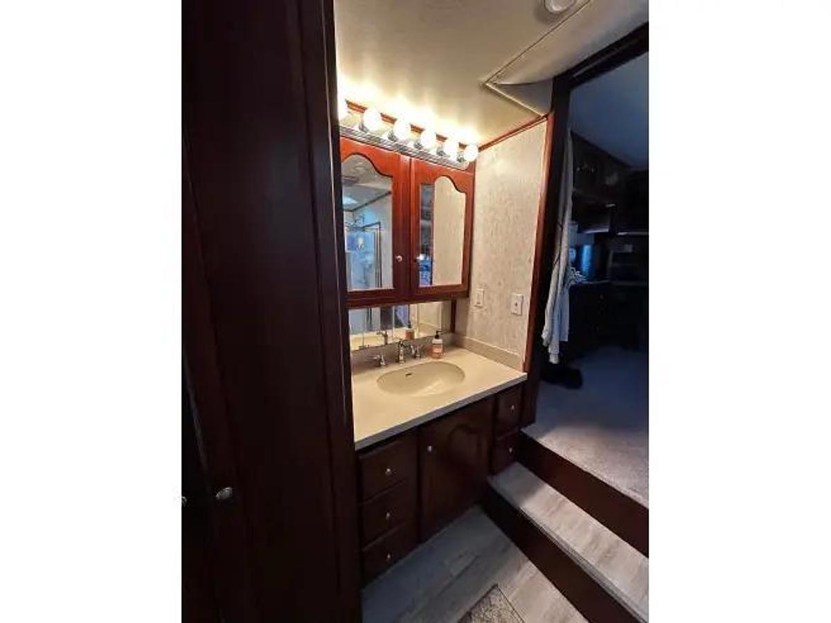 Used 2005 Kingsley Custom Coach