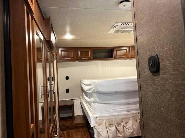 Used 2015 Keystone Fuzion 310