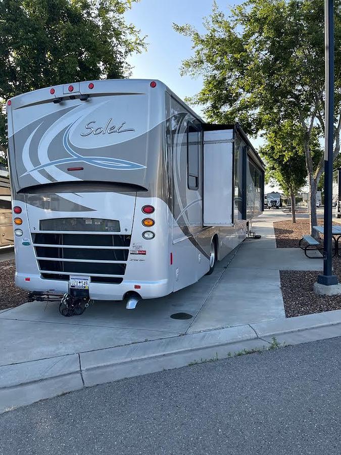 Used 2014 Itasca Solei 38R | Bath & Half | Cummins Diesel | Bunk Beds | Washer & Dryer | Full-Time Ready