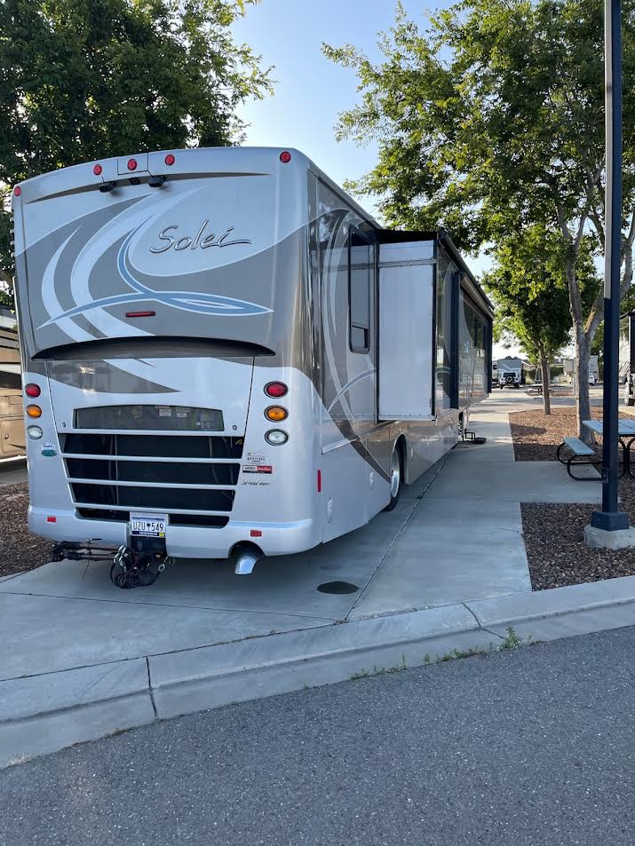 Used 2014 Itasca Solei 38R | Bath & Half | Cummins Diesel | Bunk Beds | Washer & Dryer | Full-Time Ready