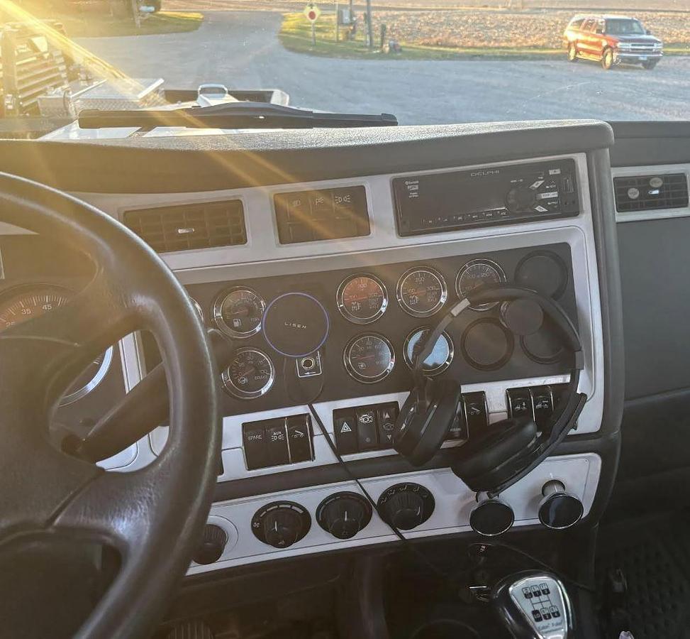 Used 2010 Kenworth W900L Sleeper Semi Truck