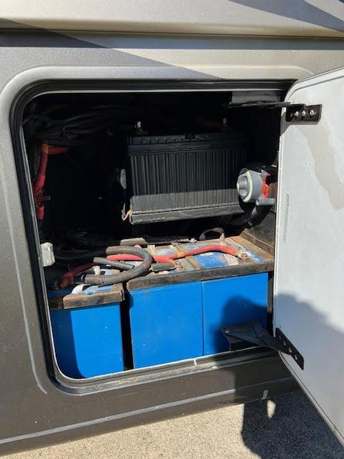 Used 2014 Thor Motor Coach Palazzo 33.2 Class A Motorhome