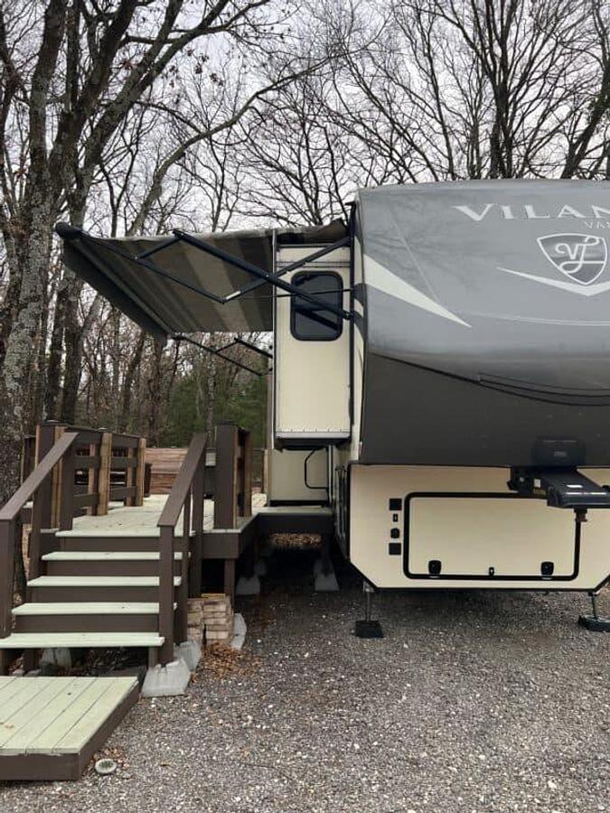 Used 2019 40' Vanleigh Vilano 375FL