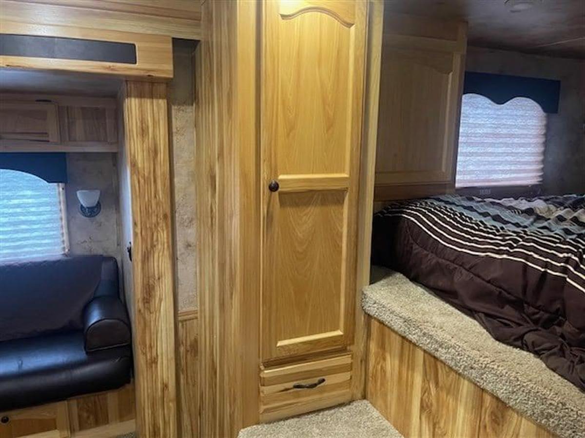 Used 2015 Lakota Charger 3 Horse Trailer with Living Quarters