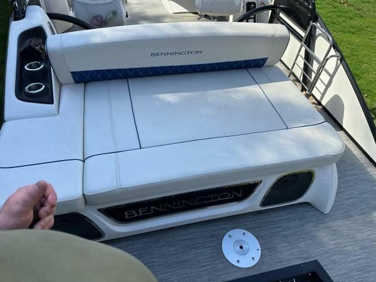 Used 2021 Bennington 23RSB Pontoon Boat
