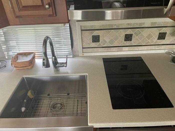 Used 2007 Fleetwood Revolution LE 40E