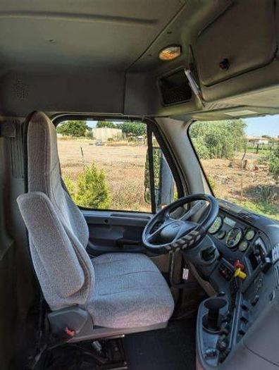 Used 2018 Freightliner Cascadia 125