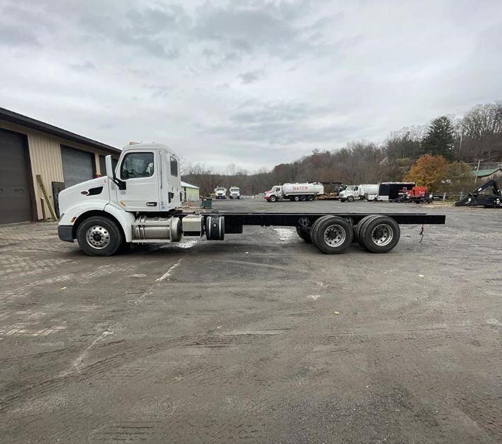 Used 2022 PETERBILT 579