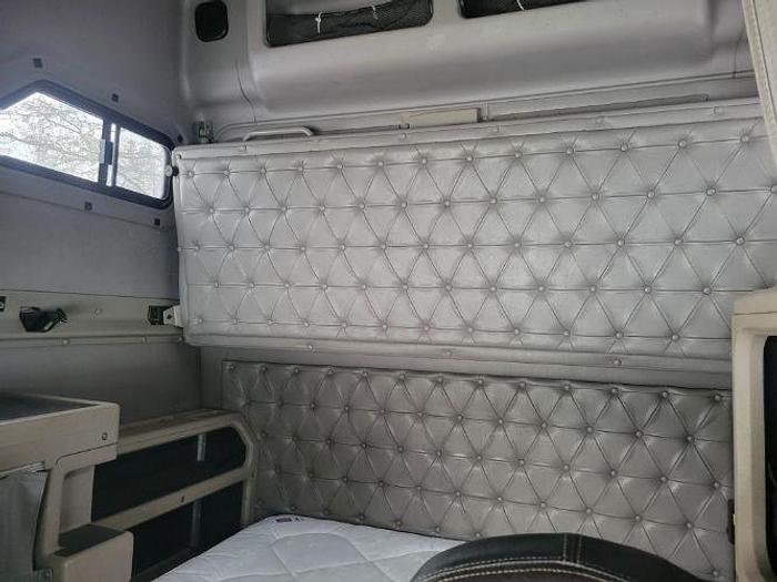 Used 1999 INTERNATIONAL 9400 and 2000 Great Lakes Trailer