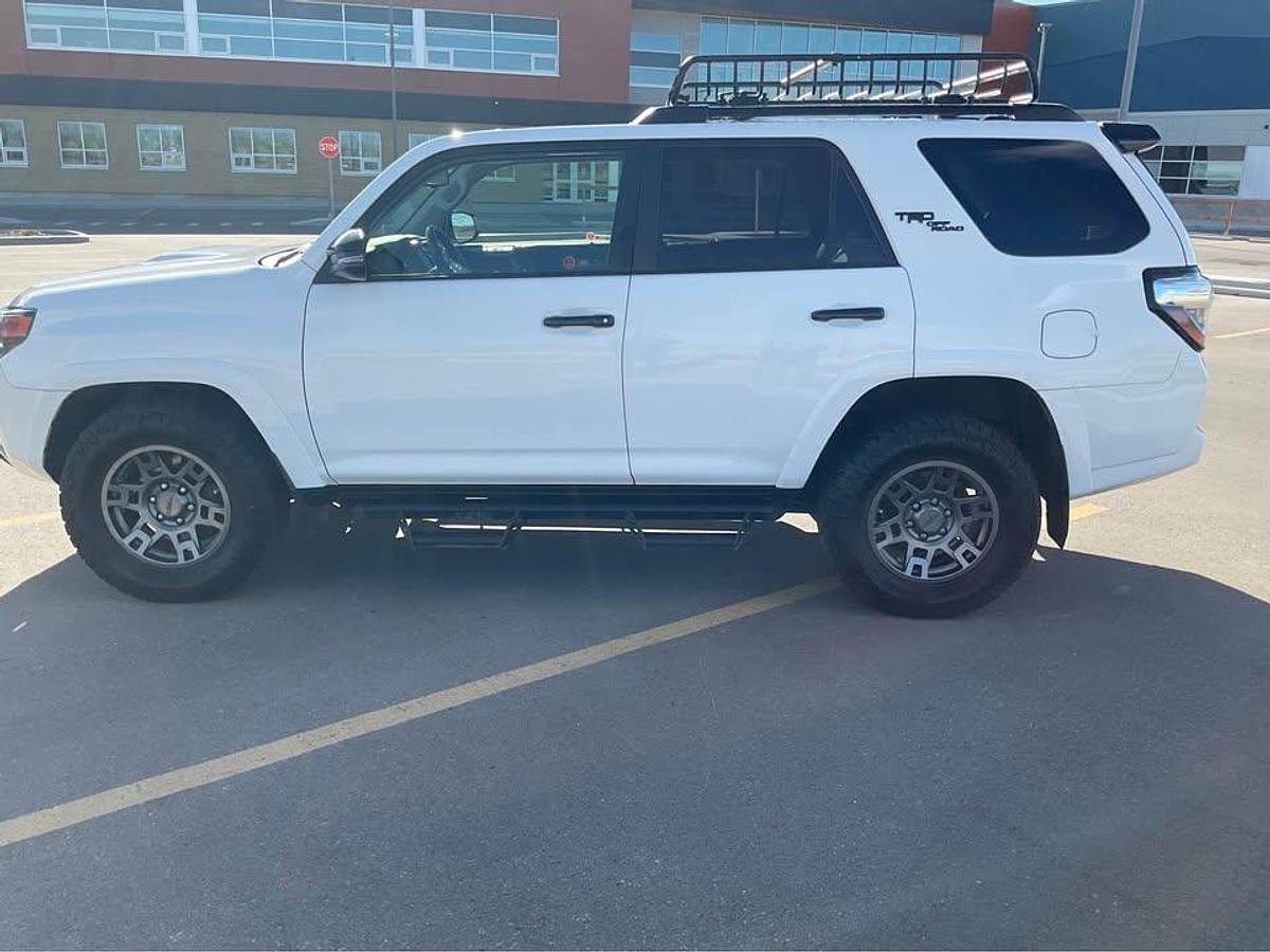 Used 2020 4 RUNNER VENTURE SUV