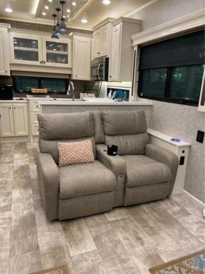 Used 2023 VanLeigh Beacon 41LKD Fifth Wheel