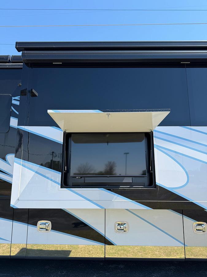 Used 2024 Tiffin Zephyr 45FZ