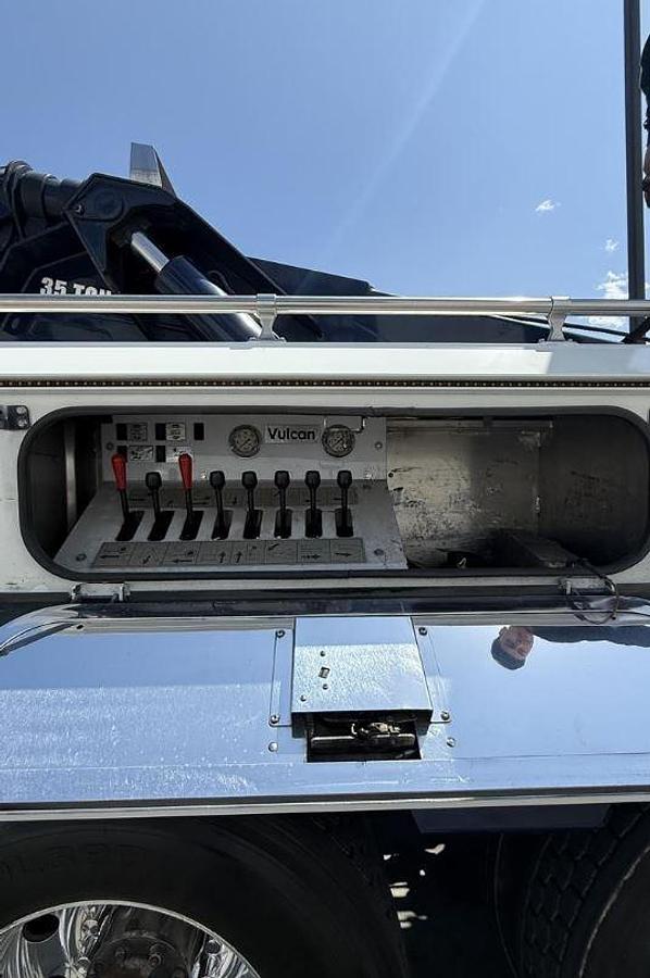 Used 2012 Peterbilt 388 Wrecker Tow Truck