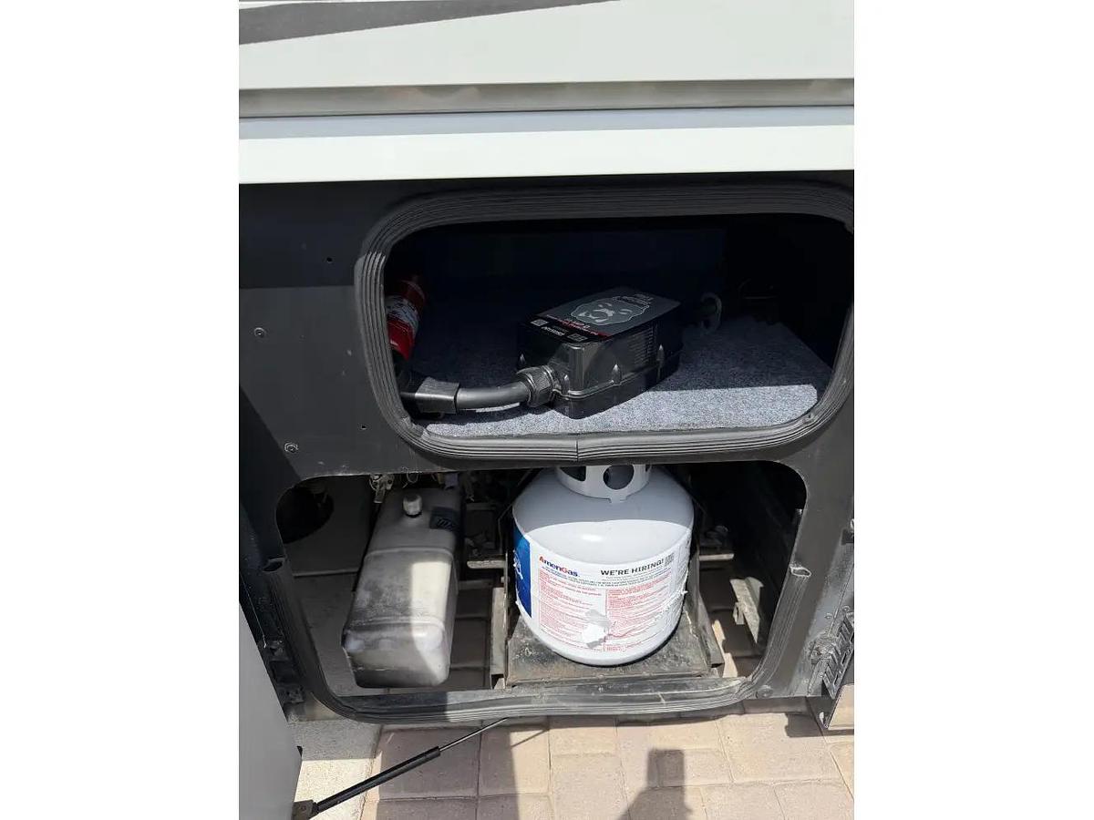 Used 2015 Winnebago Itasca Ellipse 42HD