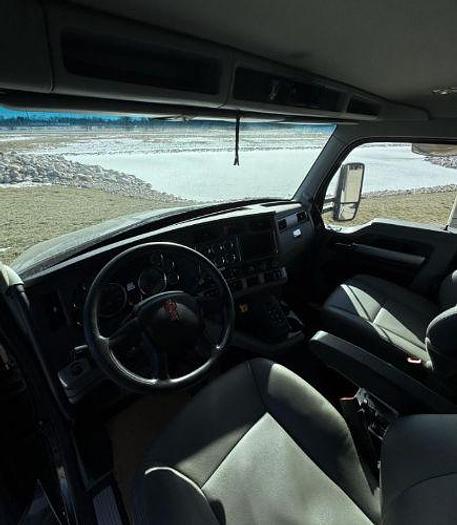 Used 2022 KENWORTH T880S