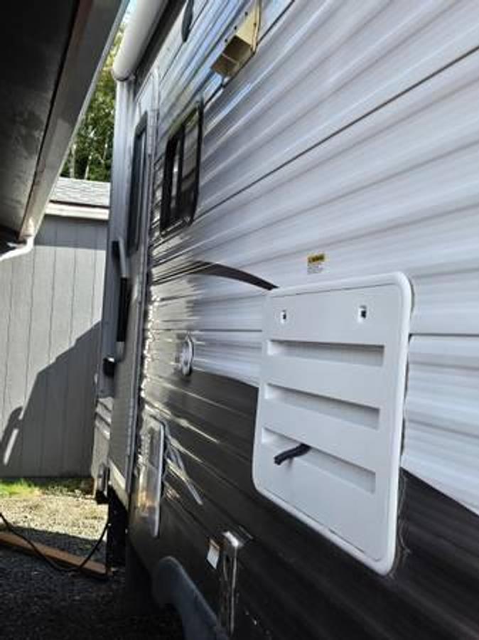 Used 2014 Keystone Hideout 24RLWE Travel Trailer