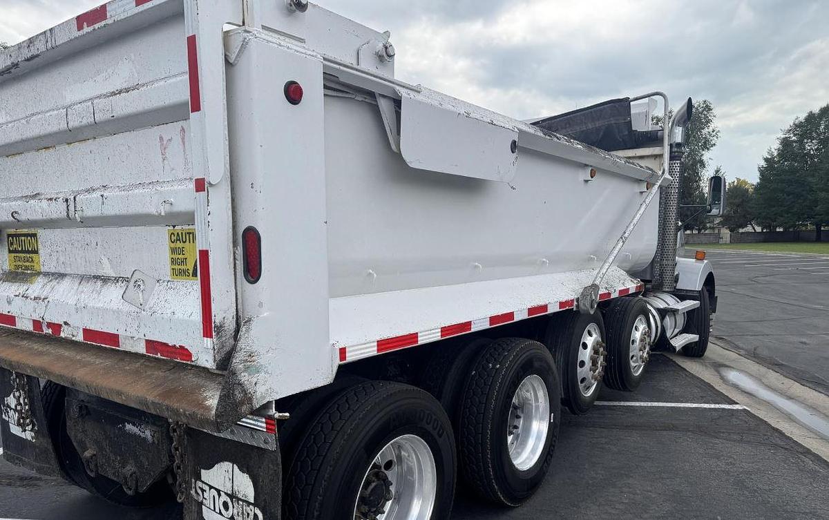 Used 2009 KENWORTH T800 Dump Truck