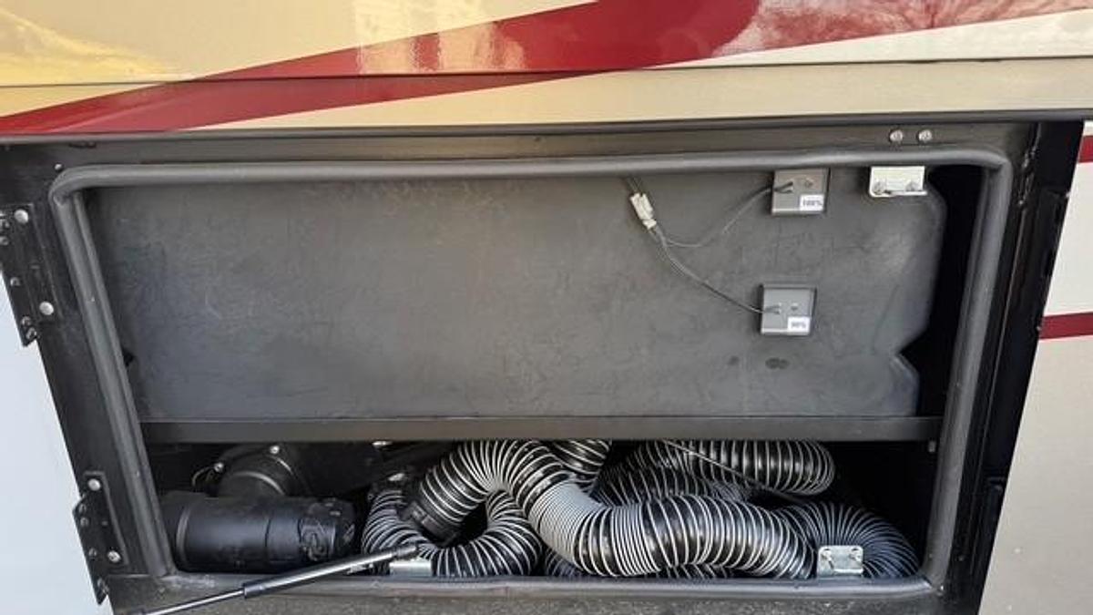 Used 2025 Renegade Valencia 38RW