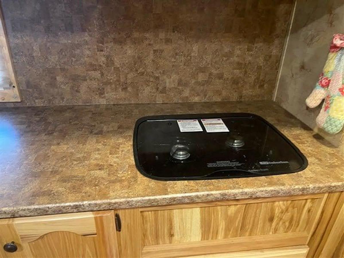 Used 2015 Lakota Charger 3 Horse Trailer with Living Quarters