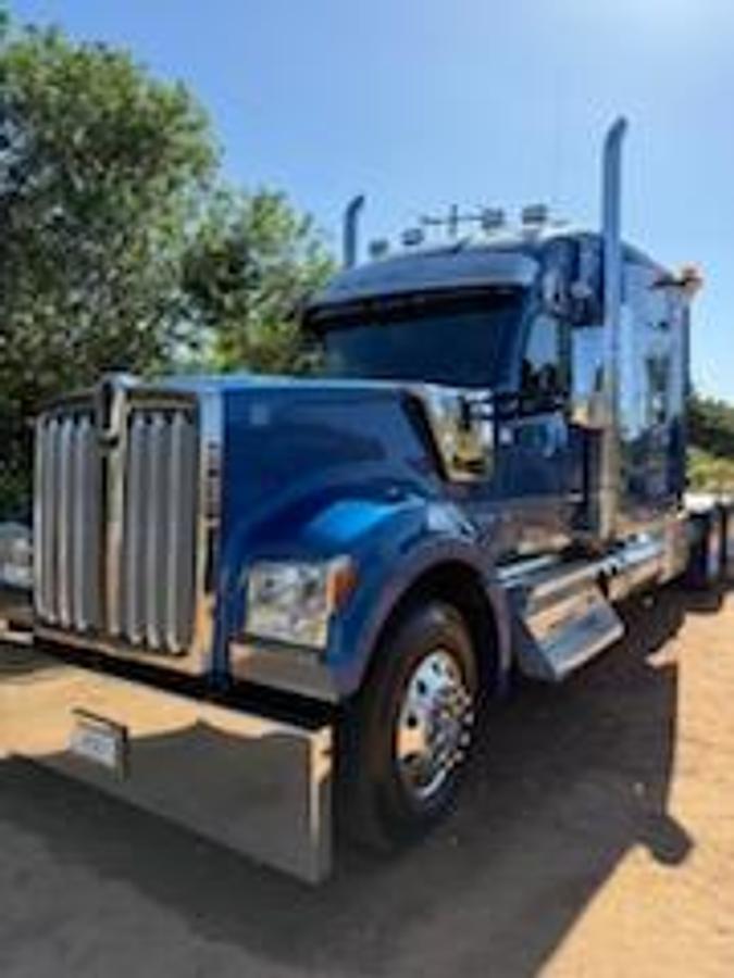 Used 2020 Kenworth W990