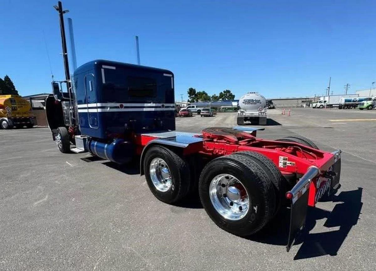 Used 2022 Peterbilt 389