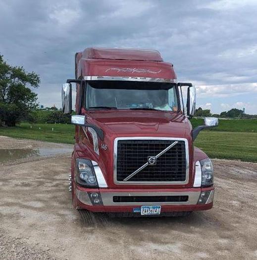 Used 2016 Volvo VNL42T730