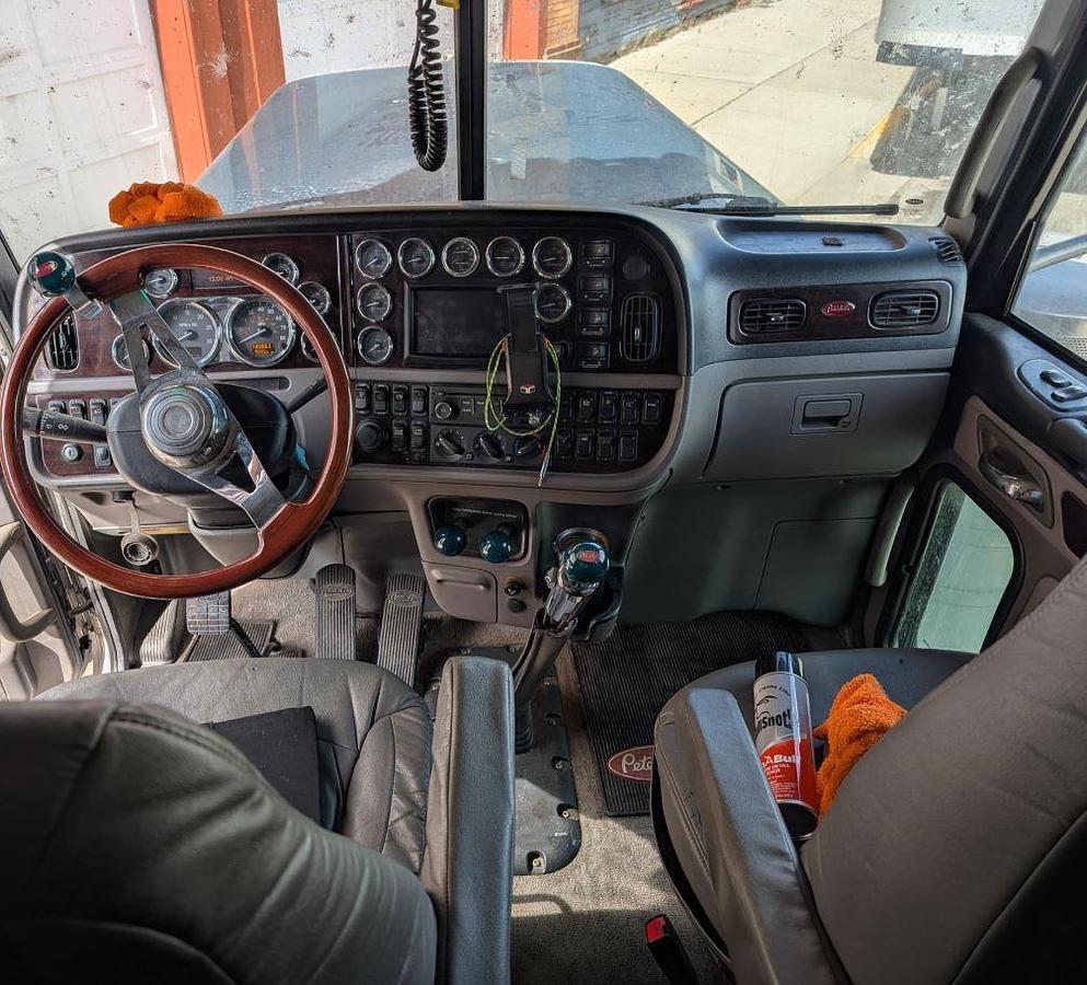 Used 2015 PETERBILT 389 Conventional Sleeper Semi